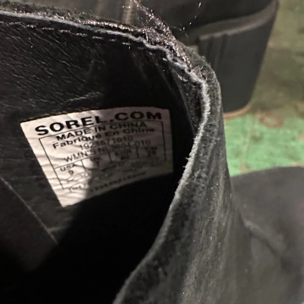 Sorel Black Leather Ankle Boots with Side Zippers